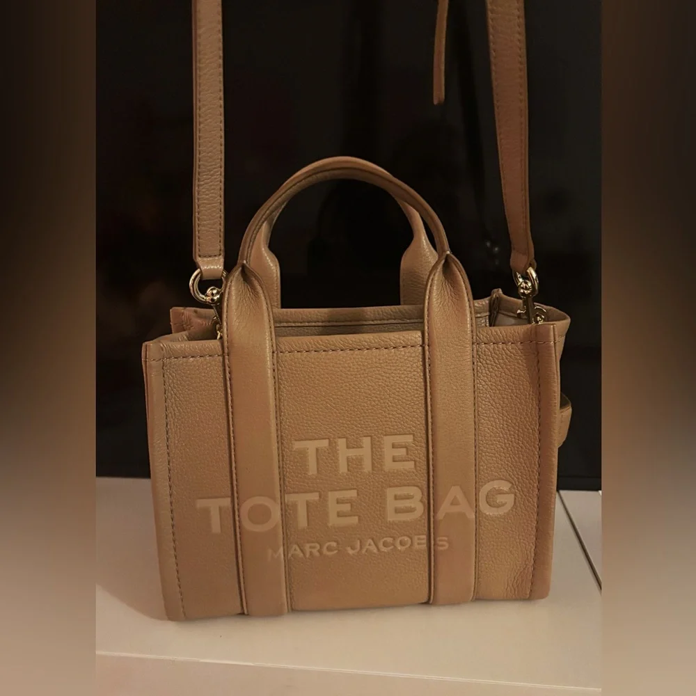 MARC JACOBS The Leather Small Tote Bag in Camel - Picture 2 of 9